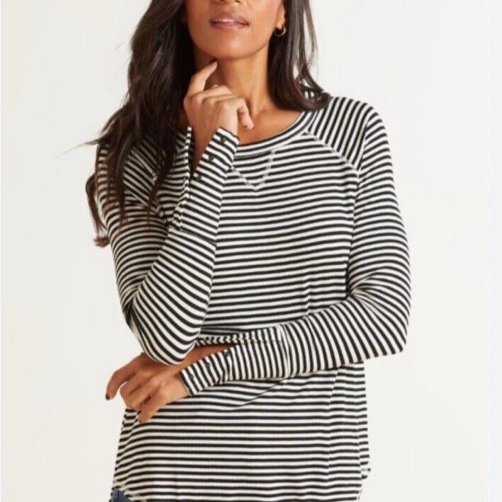 Evereve Black and White Striped Fitted Ribbed Long Sleeve Shirt with Button Cuff